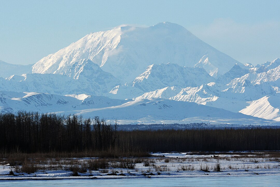 Talkeetna yakınlarındaki Alaska Railround'dan çekilen Foraker Dağı. 