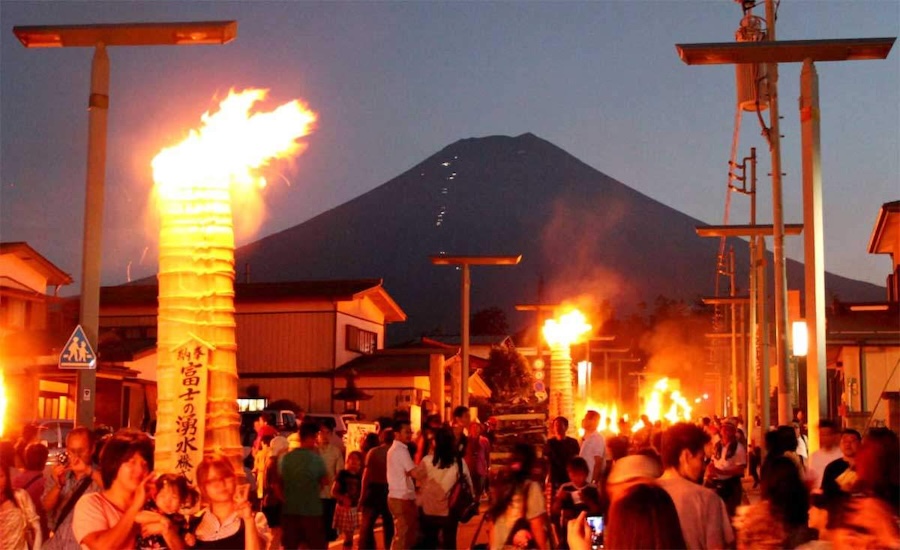 Ağustos sonunda Yoshida Ateş Festivali