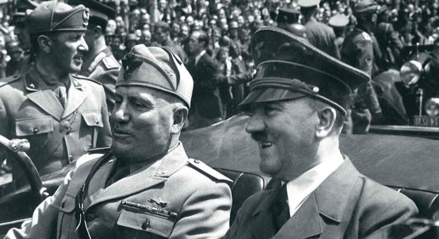 Adolf Hitler 1943 yılında Benito Mussolini'yi